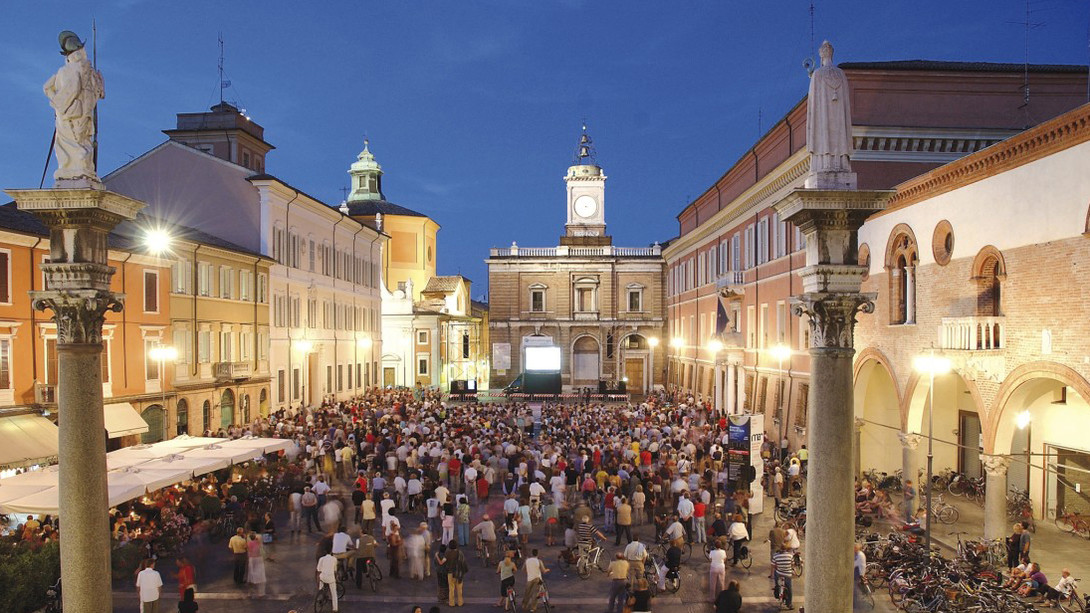 La-Piazza-del-Popolo-a-Ravenna